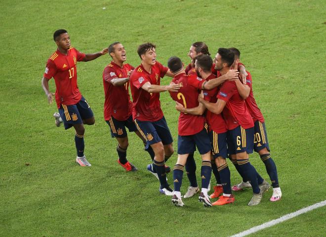 España celebrando un gol