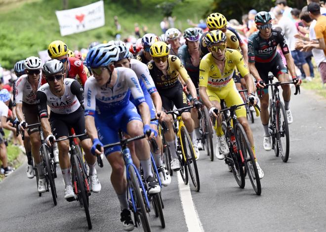 Pelotón durante la segunda etapa del Tour de Francia (Foto: Cordon Press)