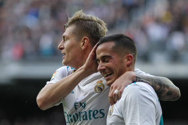 Toni Kroos y Lucas Vázquez, en un partido con el Real Madrid. (Cordon Press)