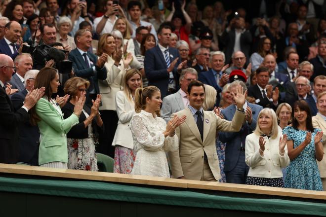 Roger Federer agradece el cariño al público de Wimbledon