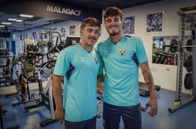 Víctor Olmo y Murillo lucen las nuevas equipaciones de entrenamiento. (Foto: MCF)