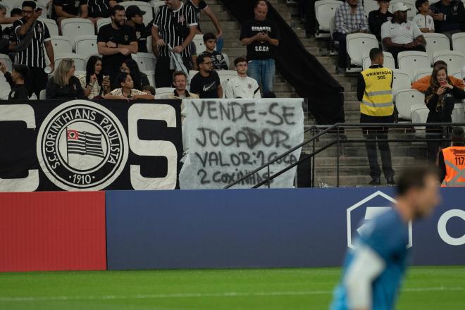 Los hinchas del Corinthians protagonizan protestas y pancartas por la pésima temporada del conjunto paulista (Foto: Cordon Press)