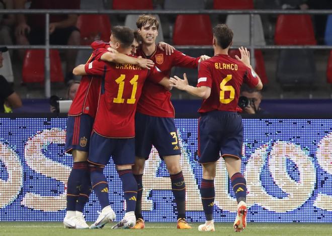 España sub-21 celebrando el gol de Aimar Oroz en las semifinales frente a Ucrania (Foto: EFE).