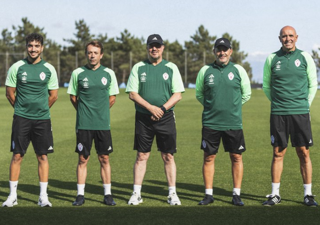 Rafa Benítez y su equipo de trabajo (Foto: RC Celta).
