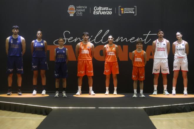 Valencia Basket estrena sus nuevas camisetas