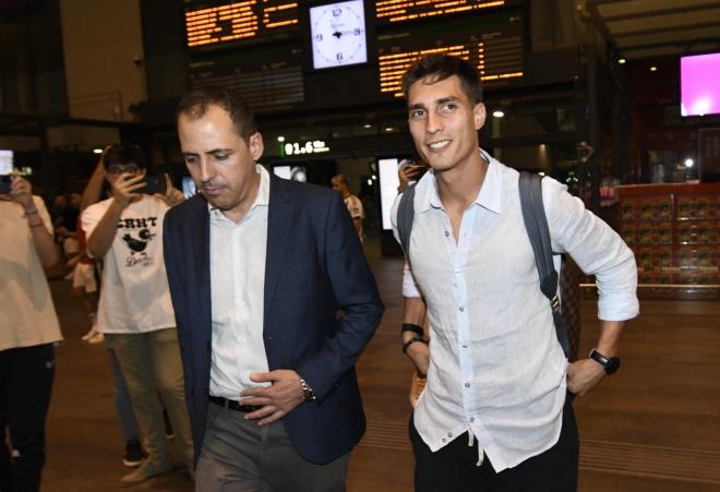 Federico Gattoni a su llegada a la estación de Santa Justa de Sevilla (foto: Kiko Hurtado).