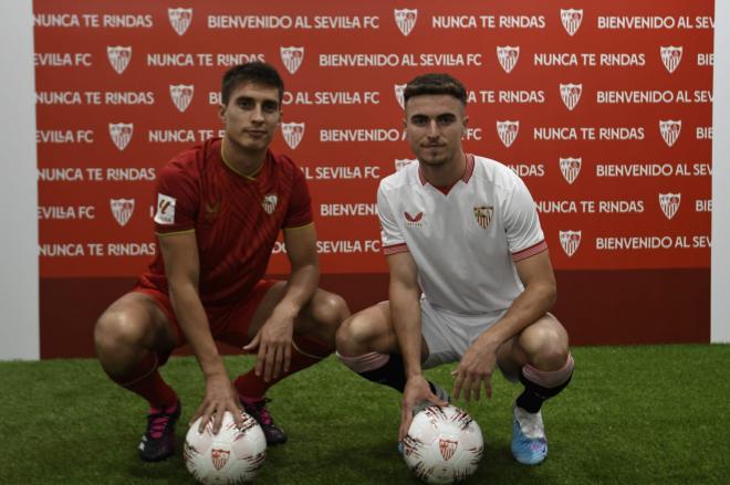 Pedrosa y Gattoni, durante su presentación con el Sevilla (Foto: Kiko Hurtado).