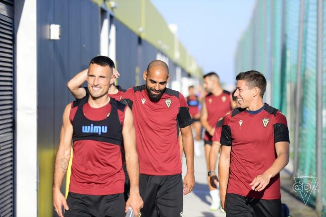 San Emeterio, Fali y Rubén Alcaraz, en un entrenamiento en El Rosal (Foto: Cádiz CF).