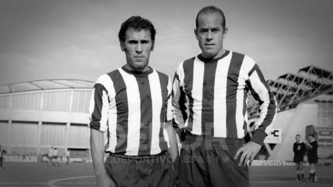 Amancio y Luis Suárez con la camiseta del Dépor.