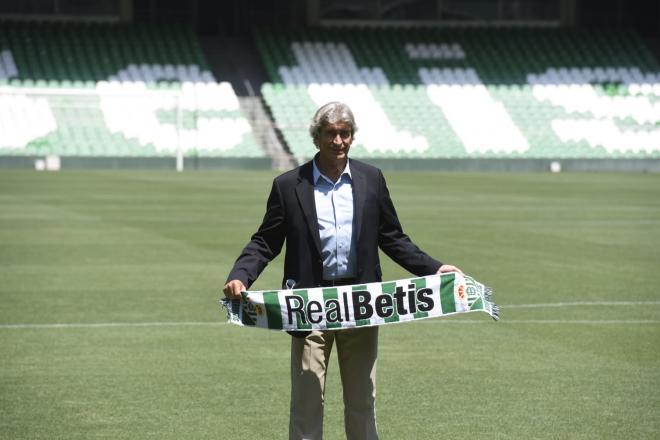 Manuel Pellegrini, el día de su presentación con el Betis (Foto: Kiko Hurtado)