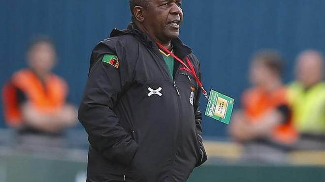 Bruce Mwape entrenador de la selección de Zambia