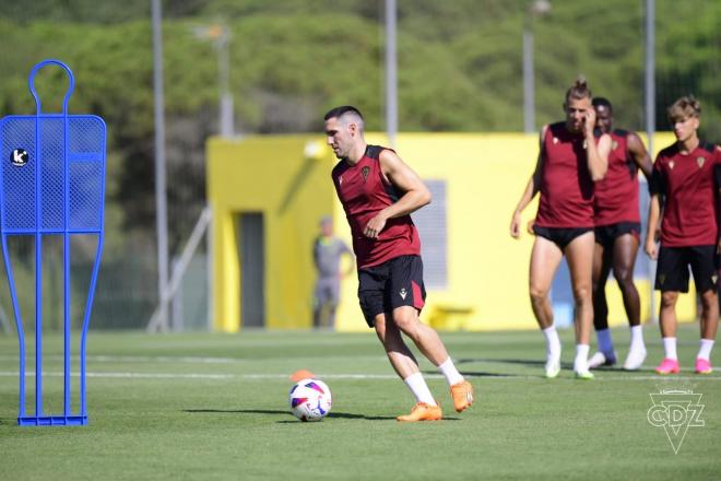 Joseba Zaldua, en un entrenamiento en El Rosal (Foto: Cádiz CF).