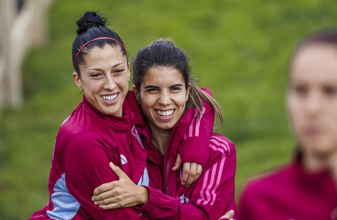 Jenni Hermoso y Alba Redondo, durante el Mundial en Nueva Zelanda. Fuente: SeFutbol.