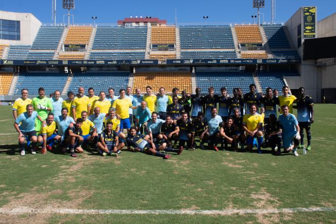 Los participantes en la primera edición del torneo 'Tierra de Todos' (Foto: Cádiz CF).