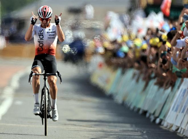 Ion Izagirre celebra su etapa en el Tour de 2023 (Foto: EFE).
