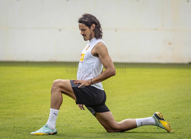 Edinson Cavani, en un entrenamiento en Paterna (Foto: Valencia CF).
