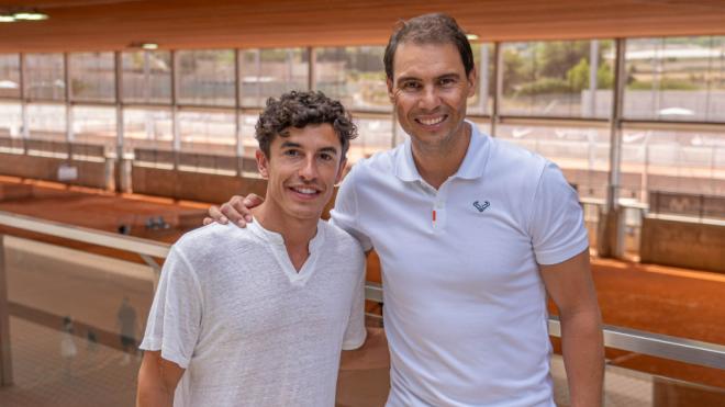 Rafa Nadal y Marc Márquez, juntos en la academia del tenista. (Redes Sociales)