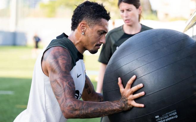 Raphinha, en una sesión del Barça (Foto: FCB).