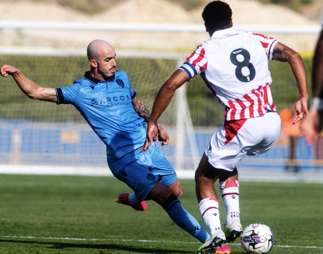 Oriol Rey en el partido amistoso entre el Levante UD y el Stoke City en La Nucía.