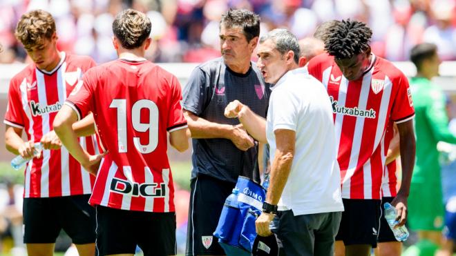 Ernesto Valverde da instrucciones en la derrota ante las Chivas en México (Foto: Athletic Club).