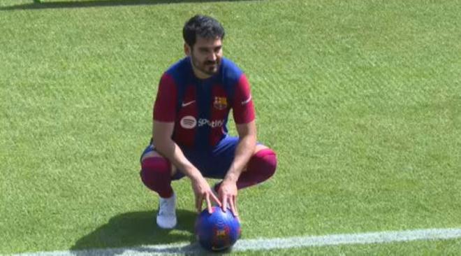 Gündogan luce la camiseta del FC Barcelona.