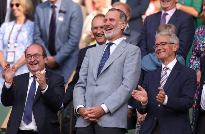 Felipe VI se ríe durante el discurso de Alcaraz tras ganar Wimbledon