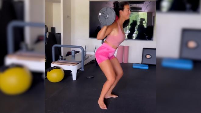 Georgina Rodríguez, haciendo el ejercicio de Ana Peleteiro. (@georginagio)
