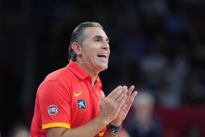 El entrenador Sergio Scariolo, de España, durante el partido de cuartos de final del Eurobasket FIBA entre España y Alemania en Estambul (Foto: Cordon Press)