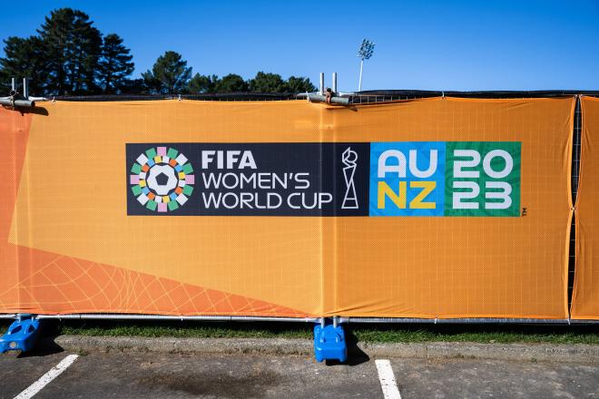 Una valla en un entrenamiento del Mundial de fútbol femenino de Australia y Nueva Zelanda (FOTO: C