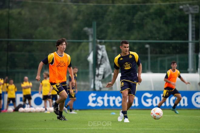 Brais Val y Jairo entrenando con el Deportivo en Abegondo (Foto: RCD)