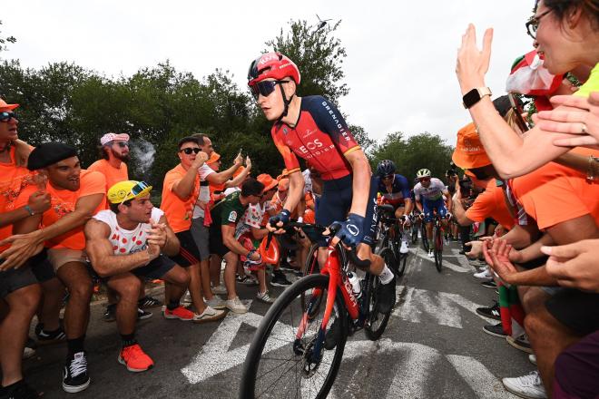Carlos Rodríguez animado por el público vasco en la primera etapa del Tour de Francia (Foto: @_rccarlos).