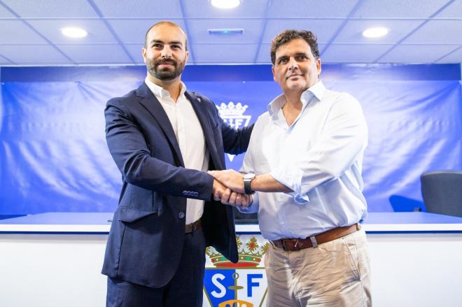 Firma del acuerdo entre el San Fernando CD y el Cádiz CF.