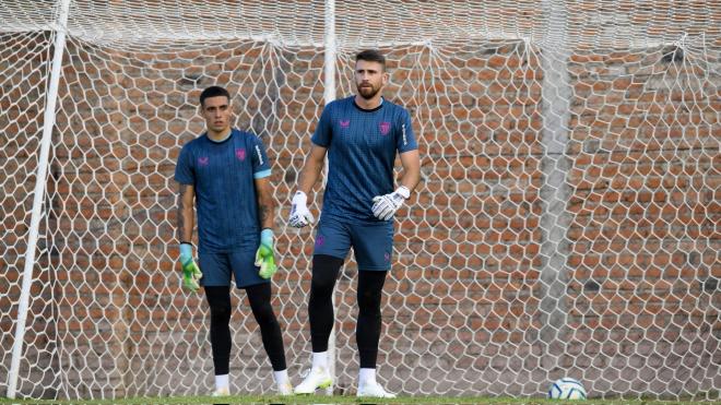 Los guardametas rojiblancos Alex Padilla y Unai Simón, en una pretemporada en México (Foto: Athletic Club).