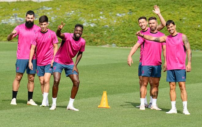 Villalibre, Imanol, Iñaki Williams, De Marcos Yeray y Dani García saludan en Lezama (Foto: Athletic Club).