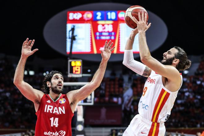 Ricky Rubio de España dispara durante el partido del grupo C entre España e Irán en la Copa Mundial FIBA 2019 (Foto: Cordon Press)