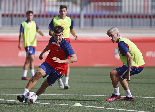 Santi Miguélez, durante un entrenamiento con el Atlético (Foto: ATM).