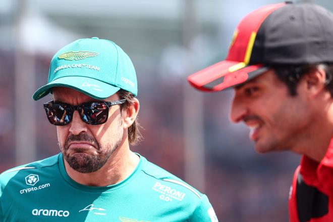 Fernando Alonso, junto a Carlos Sainz en Hungría (Foto: Cordon Press).