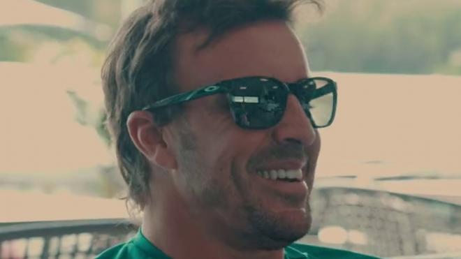 Fernando Alonso, en una charla con Aston Martin. (Redes Sociales)