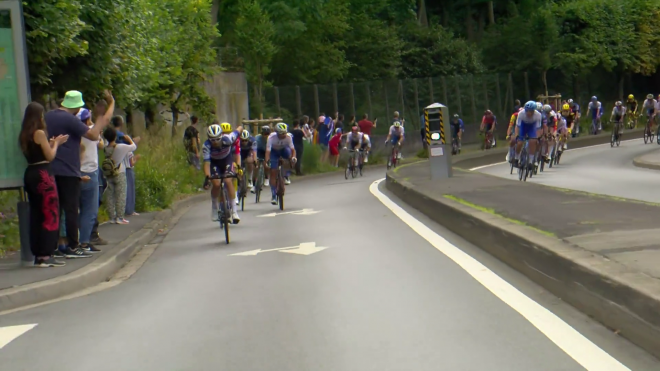 Un radar multa a los ciclistas en el Tour de Francia. (Redes Sociales)