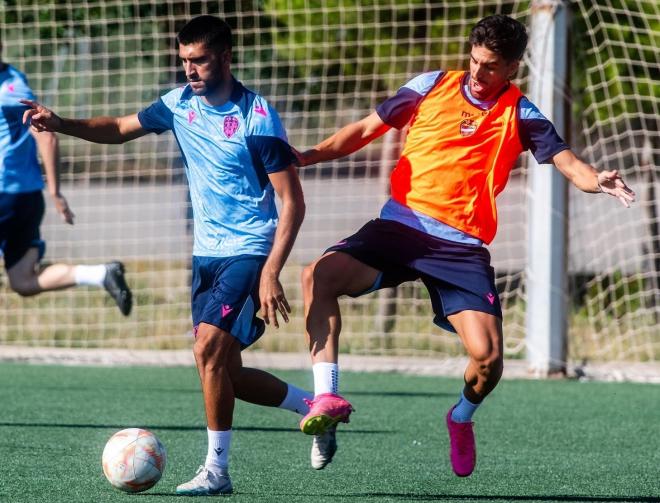 El Atlético Levante durante el trabajo de pretemporada.