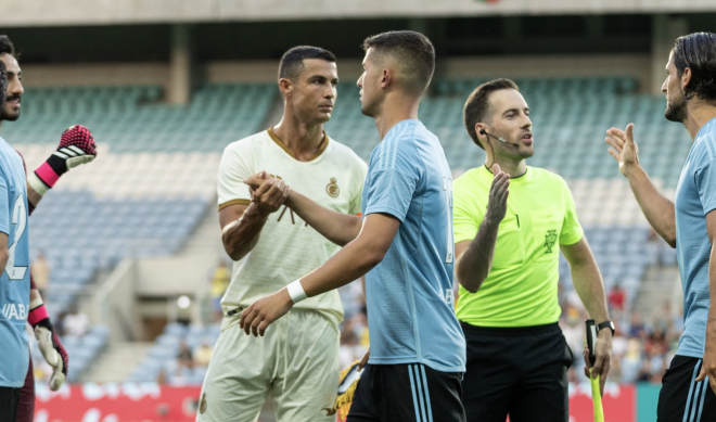 Carlos Domínguez saluda a Cristiano Ronaldo (Foto: RC Celta).