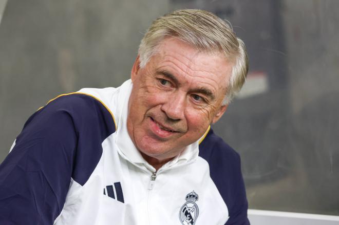 Carlo Ancelotti, antes del Real Madrid-Manchester United (Foto: Cordon Press).