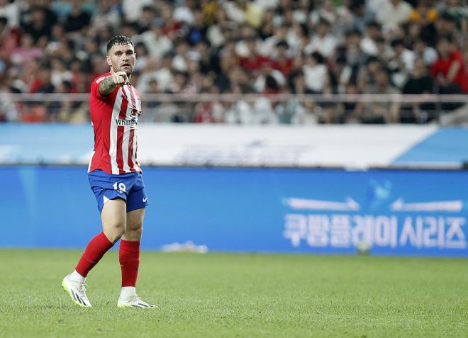 Javi Galán da indicaciones en el K-League-Atlético de Madrid (Foto: ATM).