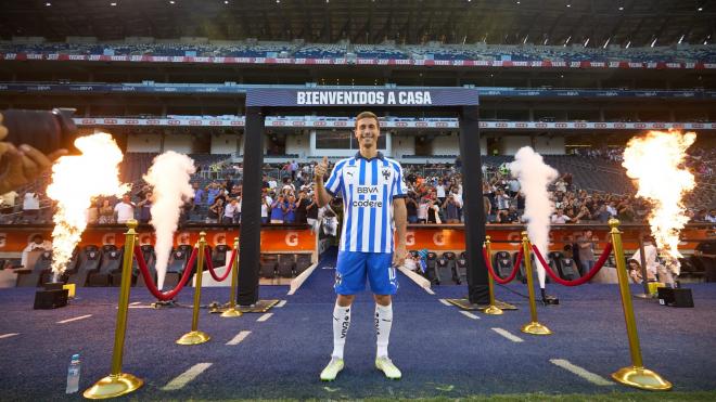 Sergio Canales, en su presentación (Foto: Rayados)