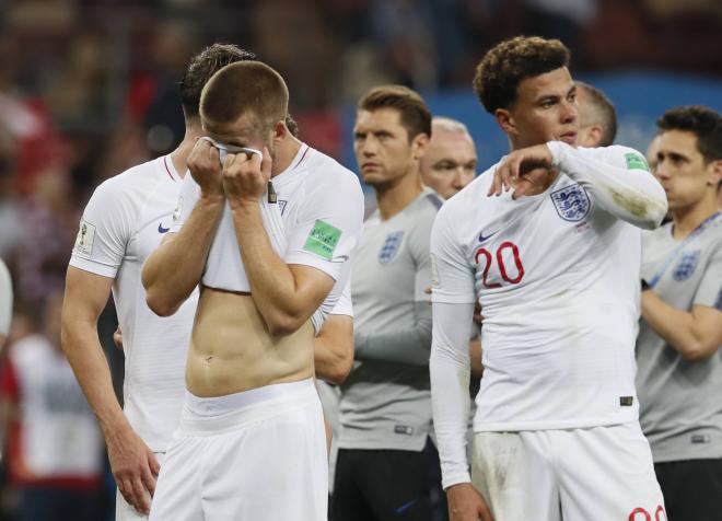 Eric Dier y Dele Alli llorando tras la eliminación de Inglaterra