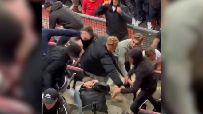La pelea entre los aficionados del Twente y del Hammarby.