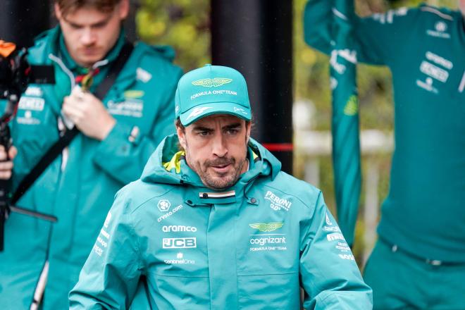 Fernando Alonso, antes de los entrenamientos libres del GP Bélgica (Foto: Cordon Press).