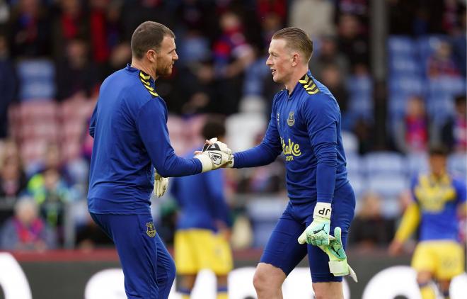 Jordan Pickford, junto a Andy Lonergan, durante un calentamiento con el Everton. Fuente: Cordon Press