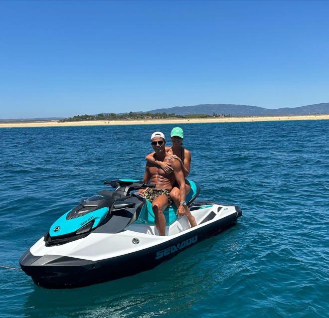 Cristiano Ronaldo, en moto de agua con Georgina.