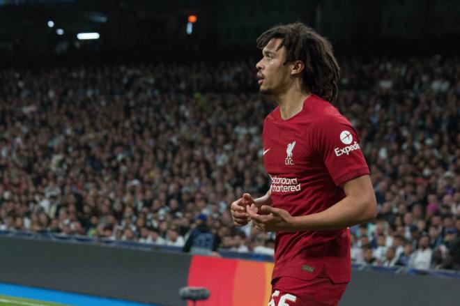 Alexander Arnold, en un partido con el Liverpool (Foto: Cordon Press).